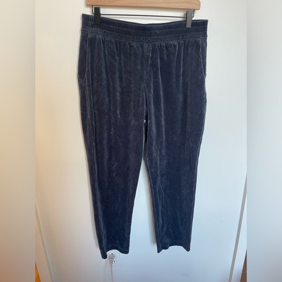 Lululemon Scuba Mid-Rise Wide-Leg Pant 7/8 Length *Velvet Cord True Navy - Picture 7 of 14
